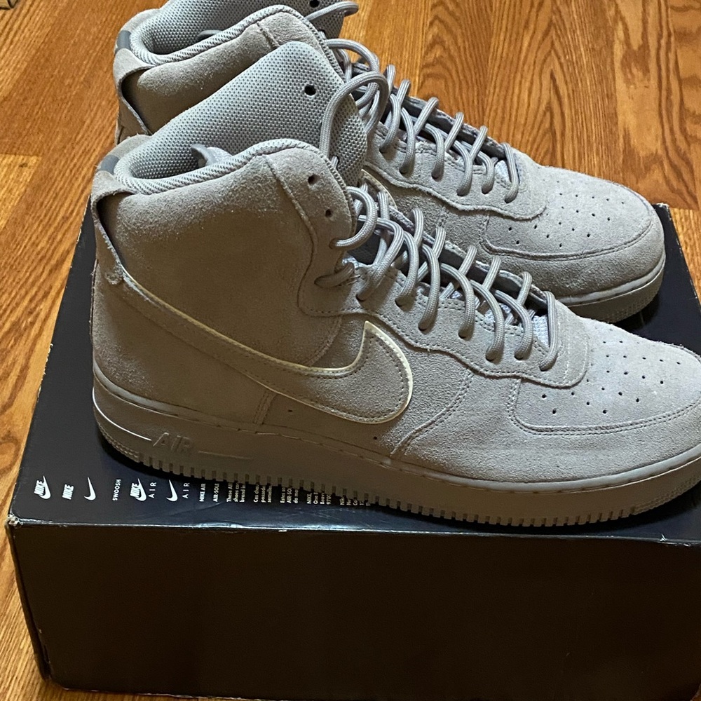 Nike Air Force 1 07 LV8 Suede